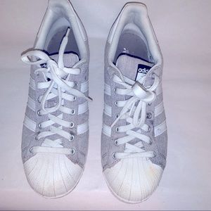 Adidas  la marque aux 3 bandes size 8.5 superstar